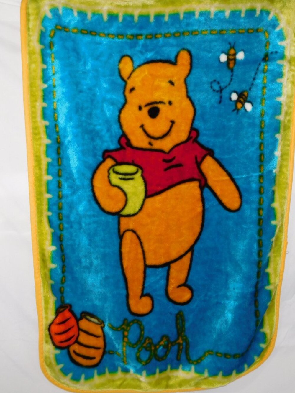 VTG Disney Winnie the Pooh Holding Honey Pot Bee Toddler Fleece blanket 29 x 42